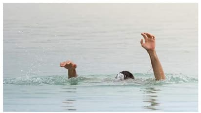 അമ്പലപ്പുഴയിൽ ആറ്റിൽ കുളിക്കാനിറങ്ങിയ യുവാവ് മുങ്ങിമരിച്ചു