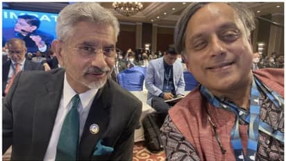 'ഒന്ന് മയപ്പെടൂ'; പാശ്ചാത്യ രാജ്യങ്ങൾക്കെതിരായ വിമർശനത്തെക്കുറിച്ച് വിദേശകാര്യമന്ത്രിയോട് ശശി തരൂർ