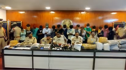 కృష్ణా జిల్లాలో గంజాయి ముఠా అరెస్ట్ ... స్మగ్లర్లంతా 30 ఏళ్లలోపు యువకులే..! (వీడియో)