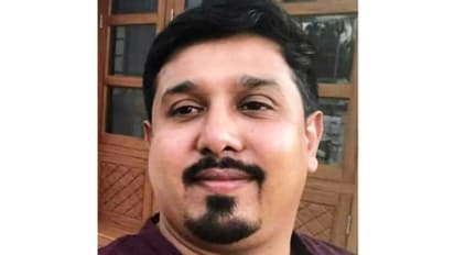 പ്രവാസി മലയാളി യുവാവ് ഹൃദയാഘാതം മൂലം മരിച്ചു; പിതാവിനെ ഖബറടക്കിയ അതേ മഖ്ബറയില് അന്ത്യവിശ്രമം