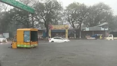 ಬೆಂಗಳೂರಲ್ಲಿ ವರುಣಾರ್ಭಟ: ಪ್ರವಾಹ ಪರಿಸ್ಥಿತಿ, ಕೆರೆಯಂಥಾದ ರಸ್ತೆಗಳು..!