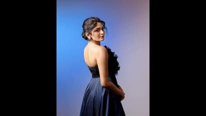 ஸ்டாப் லெஸ் உடையில்... முதுகை முழுசா காட்டி ரசிகர்களை மூச்சு முட்ட வைத்த அதிதி ஷங்கர்! ஹாட் போட்டோஸ்!