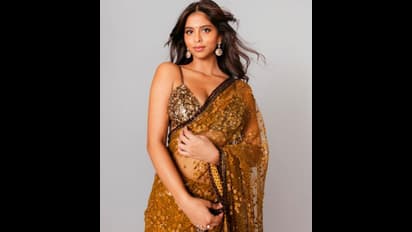 ಮೈಸೂರು ಸಿಲ್ಕ್‌ ರೇಶ್ಮೆ ಸೀರೆ ಗೊತ್ತಿಲ್ವಾ?; ಮೈ ಕಾಣುವ ಸೀರೆ ಧರಿಸಿದ್ದಕ್ಕೆ ಸುಹಾನಾ ಖಾನ್‌ ವಿರುದ್ಧ ನೆಟ್ಟಿಗರು ಗರಂ