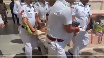 శ్రీరామనవమి హింసాకాండపై బీహార్ అసెంబ్లీలో రచ్చ రచ్చ.. బీజేపీ ఎమ్మెల్యేను బయటకు లాక్కెళ్లిన మార్షల్స్..