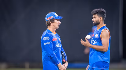 IPL 2023: Brad Hogg reveals how he's helping shape the future of Mumbai Indians' wrist-spinners