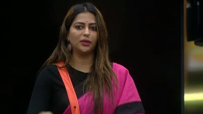 രണ്ട് തവണ മാരിറ്റല് റേപ്പ് ചെയ്യപ്പെട്ടു; സ്നേഹിച്ചയാള് കെണി വച്ച് ചതിച്ചു: ജീവിതം പറഞ്ഞ് ശോഭ