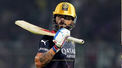 ഫാഫ് മടങ്ങി! കോലി അര്ധ സെഞ്ചുറി പൂര്ത്തിയാക്കി; ഡല്ഹിക്കെതിരെ ആര്സിബിക്ക് ഭേദപ്പെട്ട തുടക്കം