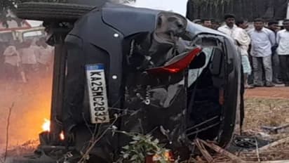 ಬಾಗಲಕೋಟೆ: ಮಕ್ಕಳ ಕಳ್ಳರೆಂಬ ಸಂಶಯ, ಇಬ್ಬರಿಗೆ ಥಳಿಸಿ ಕಾರಿಗೆ ಬೆಂಕಿ ಇಟ್ಟ ಗ್ರಾಮಸ್ಥರು