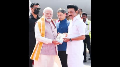 പ്രതിഷേധങ്ങൾക്കിടെ പ്രധാനമന്ത്രി തമിഴ്നാട്ടിൽ; സ്വീകരിച്ച് മുഖ്യമന്ത്രി സ്റ്റാലിനും ഗവർണറും 