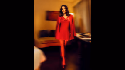 Shehnaaz Kaur Gill: ರೆಡ್ ಕೌಚರ್ ಡ್ರೆಸ್‌ನ ಶೆಹನಾಜ್‌ ಗಿಲ್‌ ಸಿಜ್ಲಿಂಗ್‌ ಲುಕ್‌ ವೈರಲ್‌