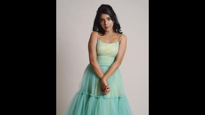 குக் வித் கோமாளி பவித்ரா லட்சுமி இது? கொசுவலையை போன்ற உடையில்  சிண்ட்ரெல்லா பொம்மை போல் கியூட் போஸ்!