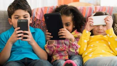 Health Tip: ദിവസം മൂന്നുമണിക്കൂറിൽ കൂടുതൽ മൊബൈല്ഫോണ് ഉപയോഗിക്കുന്ന കുട്ടികളിൽ പുറംവേദന കൂടുതലെന്ന് പഠനം