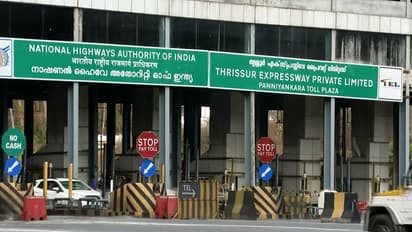 സര്വകക്ഷി യോഗത്തില് തീരുമാനം; പന്നിയങ്കര ടോള് പ്ലാസയിൽ സ്കൂള് വാഹനങ്ങളിൽ നിന്ന് ടോള് പിരിക്കില്ല