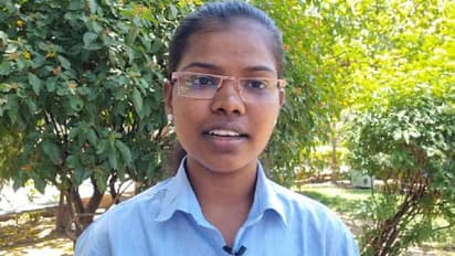 ലിഫ്റ്റ് ചോദിച്ചു നാട് കാണാൻ ഇറങ്ങി യുവതി; ഇതുവരെ സഞ്ചരിച്ചത് 1300 കിലോമീറ്റർ