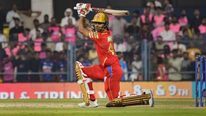 ചെക്കന്മാര് കണ്ടുപഠിക്ക്, 29 പന്തില് 45*; 38-ാം വയസിലും ശിഖര് ധവാന് എന്നാ ഒരിതാ! ഡികെയും ഒരേ പൊളി