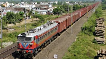 കാസർകോട് കാഞ്ഞങ്ങാട്ട് ഗുഡ്സ് ട്രെയിനിന് നേരെ കല്ലേറ്