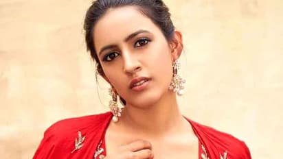 కీలక నిర్ణయం తీసుకున్న నిహారిక... సోషల్ మీడియా వేదికగా ప్రకటన!