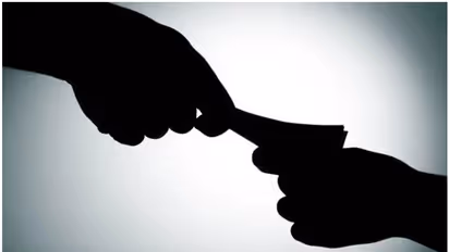  'കഴിഞ്ഞ ബില്ല് മാറിയപ്പോൾ എന്നെ കണ്ടില്ലല്ലോ', 5000 കൈക്കൂലി വാങ്ങിയ പിഡബ്ല്യൂഡി ജൂനിയര്‍ സൂപ്രണ്ട് പിടിയിൽ