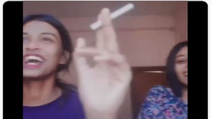 జాతీయ గీతానికి అవమానం.. సిగరెట్ తాగుతూ, వెకిలిగా నవ్వుతూ గీతాలాపన.. వీడియో వైరల్.. నెటిజన్ల మండిపాటు