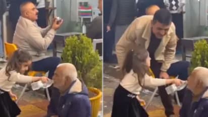 റോഡരികിലുള്ള വൃദ്ധനെ വെള്ളം കുടിക്കാന് സഹായിച്ച് പെണ്കുട്ടി; വീഡിയോ വൈറല്