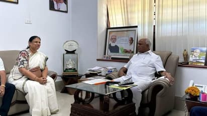 ಕಾಂಗ್ರೆಸ್ ಶಾಕ್ ನೀಡಿದ ಕಾಗೋಡು ತಿಮ್ಮಪ್ಪ ಪುತ್ರಿ, ಬಿಜೆಪಿ ಸೇರಲು ಬಿಎಸ್ವೈ ಭೇಟಿಯಾದ ರಾಜನಂದಿನಿ!