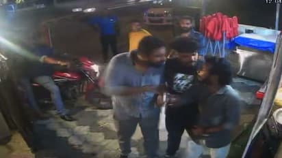 തിരുവനന്തപുരത്ത് യുവാവിനെ സംഘം ചേർന്ന് മർദ്ദിച്ചു, ആക്രമണം മദ്യ ലഹരിയിൽ, സിസിടിവി ദൃശ്യങ്ങൾ പുറത്ത്