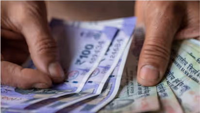 ക്ഷേമപെൻഷൻ വൈകുന്നതിൽ പ്രതിഷേധവുമായി സിപിഐ; എത്രയും വേ​ഗം നൽകുമെന്ന് മുഖ്യമന്ത്രി