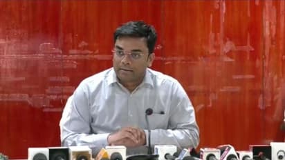 Kalaburagi: ಚುನಾವಣೆ ಹಿನ್ನೆಲೆ, 50 ಸಾವಿರಕ್ಕೂ ಹೆಚ್ಚು ನಗದು ಒಯ್ಯುವಂತಿಲ್ಲ: ಡಿಸಿ ಯಶವಂತ ಗುರುಕರ್ ಸೂಚನೆ