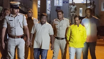 ಸಿ.ಟಿ.ರವಿ ವಿರುದ್ಧ ನಕಲಿ ಪೋಸ್ಟ್: ಪೊಲೀಸ್ ಠಾಣೆ ಮುಂದೆ ಬಿಜೆಪಿ ಕಾರ್ಯಕರ್ತರು ಪೊಲೀಸರ ಮಧ್ಯೆ ವಾಕ್ಸಮರ!