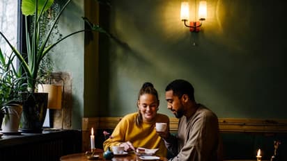 'லிவ் - இன்' ரிலேஷன்ஷிப் இருக்க போறீங்களா? இந்த விஷயங்களை கொஞ்சம் தெரிஞ்சுக்கோங்க..!!