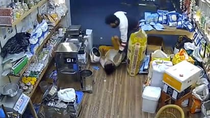 ರಿವಾಲ್ವರ್ ತೋರಿಸಿ ದೆಹಲಿ ಮಹಿಳೆಯ ಚಿನ್ನದ ಸರ ಕಿತ್ತು ಪರಾರಿಯಾದ ಕಳ್ಳ, ವಿಡಿಯೋ ವೈರಲ್!