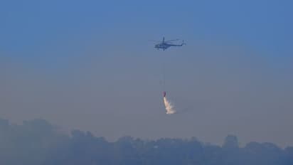 கோவை காட்டுப்பகுதியில் பற்றி எரியும் காட்டுத் தீ..! ஹெலிகாப்டர் மூலம் தீயை அணைக்கும் பணி தீவிரம்