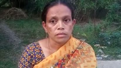 పెళ్లి కాకుండానే తల్లిని చేసి మోసం... ప్రియుడి ఇంటిముందు మహిళ మౌనదీక్ష (వీడియో)