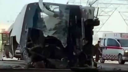 സൗദി അറേബ്യയില്‍ പാലത്തിൽ നിന്ന് ബസ് താഴെ വീണു ഒരു മരണം, നിരവധി പേർക്ക് പരിക്ക്