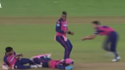 ഒരു ക്യാച്ചിനായി മൂന്ന് പേരുടെ കിട്ടിയിടി, പന്ത് കൈവിട്ട് സഞ്ജു, നാടകീയമായി പിടിച്ച് ബോള്‍ട്ട്- വീഡിയോ 