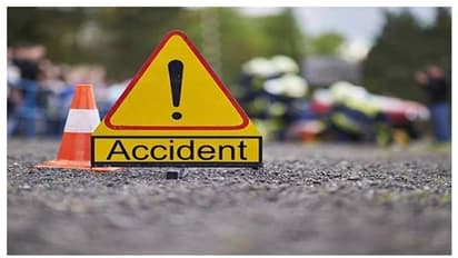 ഓട്ടോറിക്ഷയുടെ മുകളിലേക്ക് ചരക്കു ലോറി മറിഞ്ഞ് അപകടം; ഓട്ടോക്കാരന് ഗുരുതരപരിക്ക്, ആശുപത്രിയിൽ