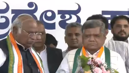 பாஜகவின் முன்னாள் முதல்வரை தட்டி தூக்கிய காங்கிரஸ் .! கர்நாடகாவில் சூடு பிடிக்கும் தேர்தல் களம்