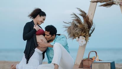 குழந்தைக்கு இப்படி ஒரு பெயரா? குழந்தை பிறந்த தகவலை புகைப்படம் வெளியிட்டு அறிவித்த பூஜா - ஜான் கொக்கேன் ஜோடி!