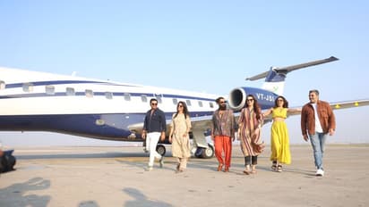 தலைநகரத்தில் சோழர் படை...! விமானத்தின் முன் பொன்னியின் செல்வன் டீம் நடத்திய மாஸ் போட்டோஷூட் இதோ