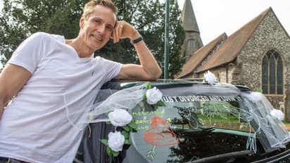 'ഡിവോഴ്സ്' കഴിഞ്ഞ് വീണ്ടും 'സിംഗിള്' ആയെന്നറിയിക്കുവാൻ ഒരാള് ചെയ്തത് കണ്ടോ?