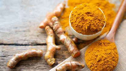 ಅರಿಶಿನವನ್ನು ಹೀಗೆ ಬಳಸಿದ್ರೆ ನಿಮ್ಮ ಎಲ್ಲಾ ಹಣಕಾಸಿನ ಸಮಸ್ಯೆ ದೂರಾಗುತ್ತೆ!