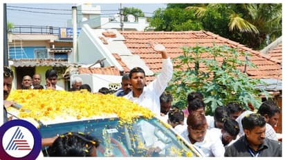ವರುಣಾದಲ್ಲಿ ಸಿದ್ದರಾಮಯ್ಯ ಹವಾ, ತಾತನ ಜೊತೆ ಮೊಮ್ಮಗನ ರಾಜಕೀಯ ಕ್ರೇಜ್ ನೋಡಿ!