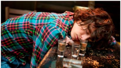 90 മിനിറ്റ് കൊണ്ട് ഒരു ലിറ്റർ മദ്യം അകത്താക്കി; 36 കാരന് ദാരുണാന്ത്യം