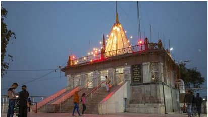 പ്രസിദ്ധമായ മാ ശാരദാ ക്ഷേത്രത്തിലെ മുസ്ലിം ജീവനക്കാരെ ഉടൻ പിരിച്ചുവിടുമെന്ന് സർക്കാർ; 25 വ‍ർഷം ജോലിചെയ്തവർ!