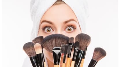 Health Tips: മേക്കപ്പ് ബ്രഷുകൾ ടോയ്ലറ്റ് സീറ്റിനേക്കാൾ വൃത്തിഹീനമാകാമെന്ന് പഠനം; ശ്രദ്ധിക്കേണ്ട കാര്യങ്ങള്‍...