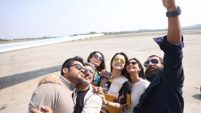 பொன்னியின் செல்வன் 2 புரமோஷனுக்காக சேரநாட்டிற்கு பறந்த சோழர்கள் - வைரலாகும் ஏர்போர்ட் கிளிக்ஸ்