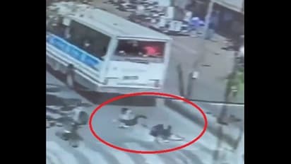 స్పీడ్ బ్రేకర్ ఎక్కిన ఆర్టీసీ బస్సు.. కుదుపు వల్ల వెనుక గ్లాస్ పగిలి కిందపడ్డ విద్యార్థులు.. వీడియో వైరల్