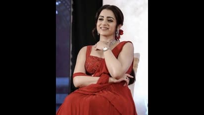 அடடா... அழகு ராட்சசியே! 40 வயதிலும்... பிரெஷ் ரோஜா போல் ரெட் ட்ரெஸ்ஸில்... கேரள ரசிகர்களை அசர வைத்த குந்தவை!