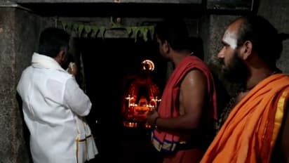 ಮುಂದುವರಿದ ಡಿಕೆ​ಶಿ ‌ಟೆಂಪಲ್ ರನ್: ರಾಜ್ಯದ ಮುಖ್ಯಮಂತ್ರಿ ಗಾದಿಗಾಗಿ ಈಶ್ವರನಿಗೆ ರುದ್ರಾಭಿಷೇಕ!
