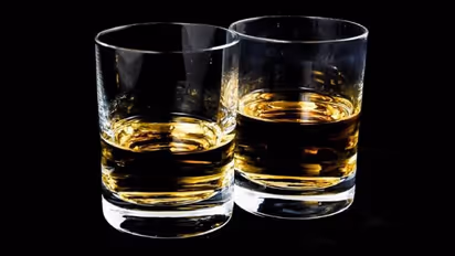 'പെൺകുട്ടികൾക്ക് അവരുടെ അച്ഛനെ പോലെ മദ്യപിക്കാനാവും, അമ്മയെ പോലെ പാചകം ചെയ്യാനാവില്ല'; പോസ്റ്റിന് വൻവിമർശനം